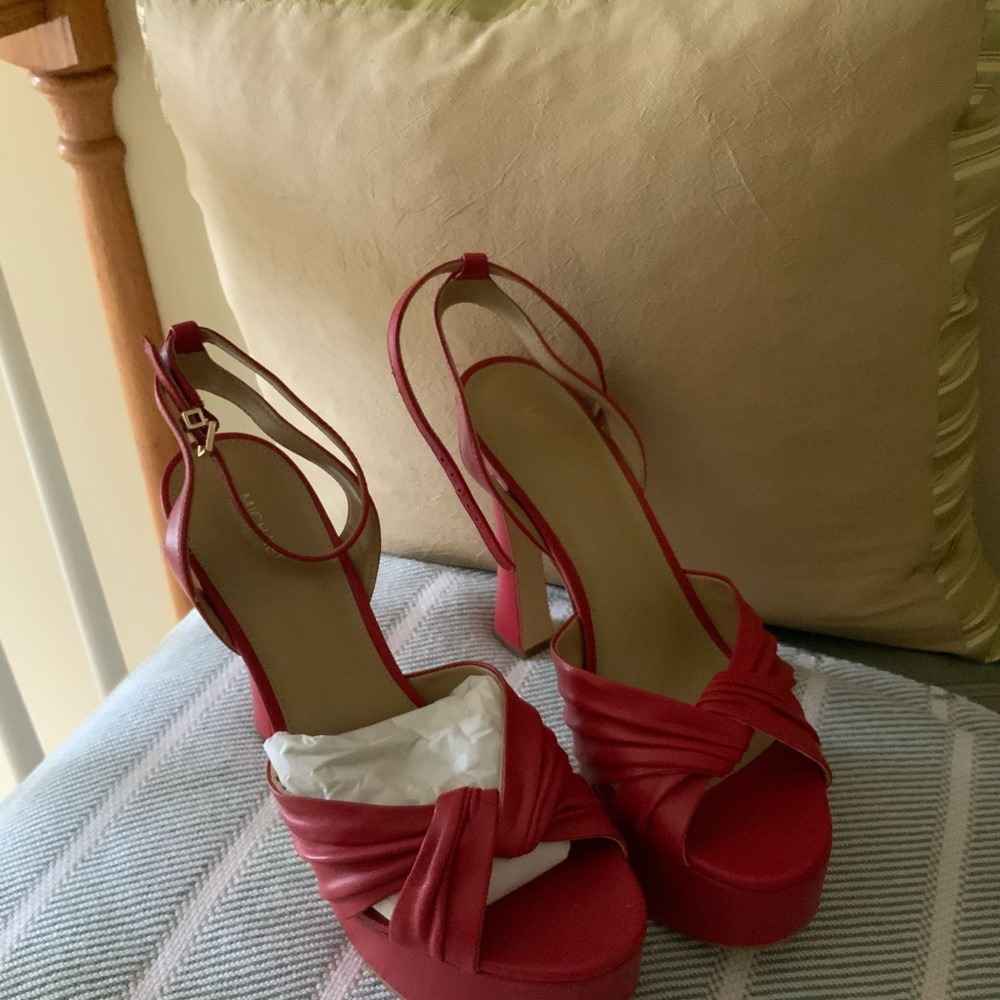 NWOT Michael Kors Red Knotted Heels - Picture 2 of 6